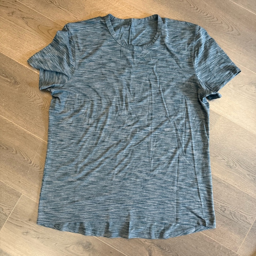 Men’s blue Lululemon shirt (Sz XL)